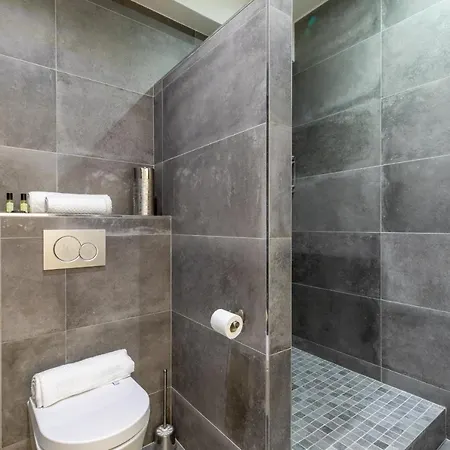 Amazing In Bastille For Up To 6 Guests * Parigi