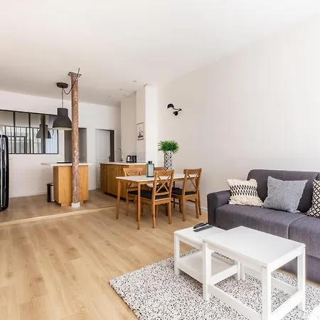 Amazing In Bastille For Up To 6 Guests