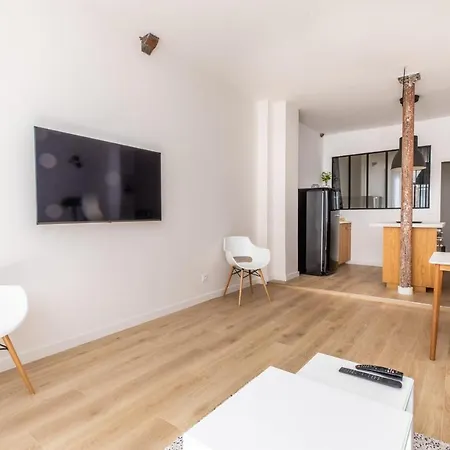Amazing In Bastille For Up To 6 Guests *